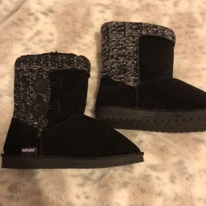 MUKLUKS BLACK BOOTS
